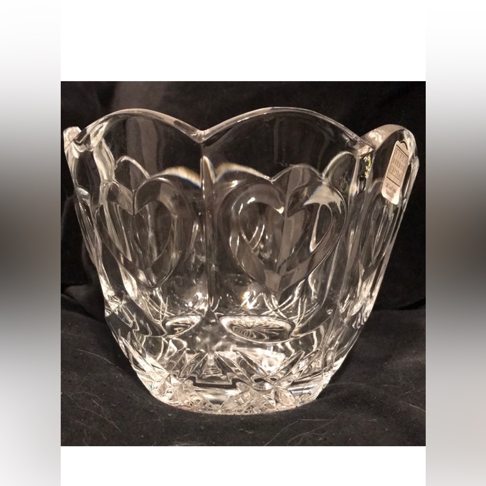Fifth avenue crystal scalloped heart etched bowl